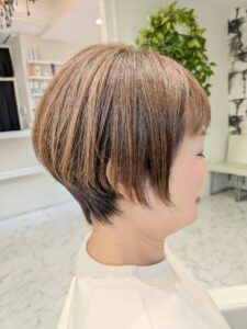 ハイライトを入れなくても動きのあるヘナカラー